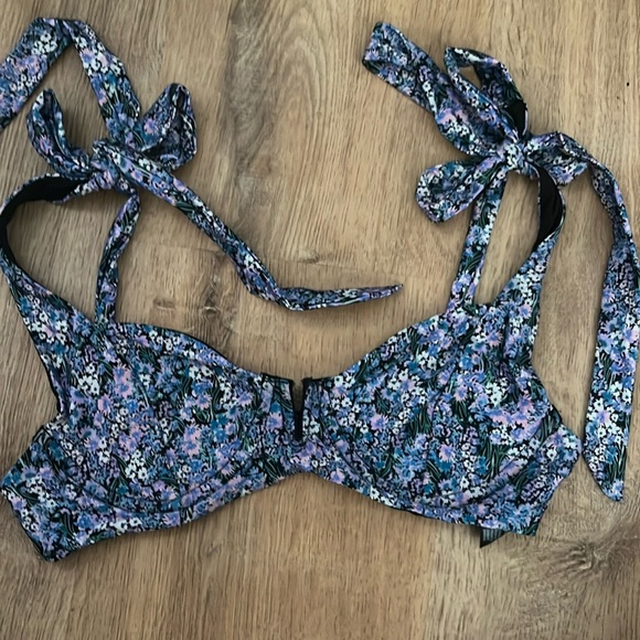 Beach Riot Floral Bikini Size large - Picture 5 of 6